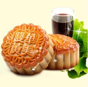 春去秋來收獲日， 金秋團圓月，華美月餅香。待到月圓中秋夜， 歸故里，見爹娘。